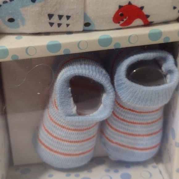 🎁🦖🦕🍼BabyDinosaur Piece Set 🎽 🩳 🧤10 Piece NWT - Picture 4 of 8